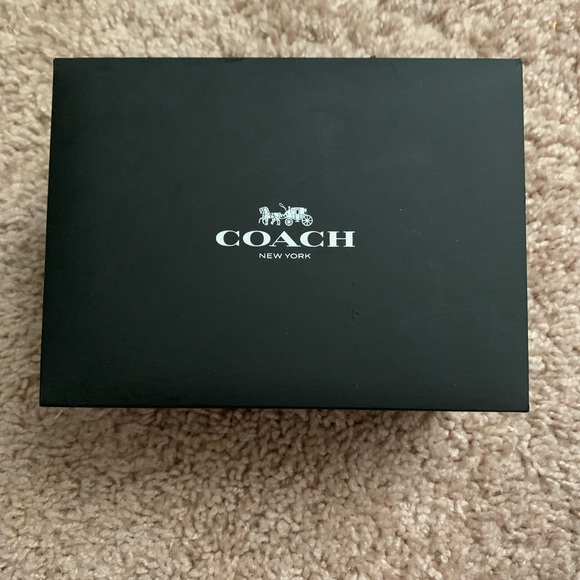 🎉SOLD🎉COACH adorable monogram couple watches🎉🎉 - Picture 4 of 7